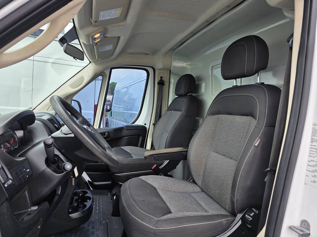 Used 2020 RAM ProMaster 2500 w/ Premium Appearance Group FWD image 10