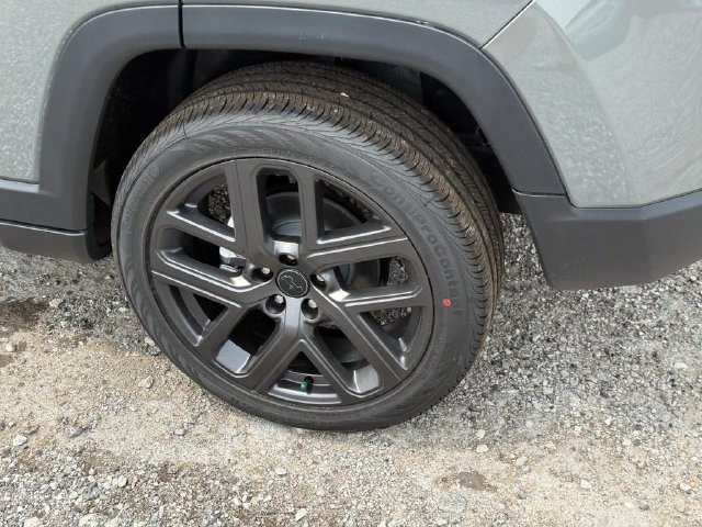 New 2026 Jeep Compass Limited w/ Sun, Sound & Navigation Group AWD/4WD image 8