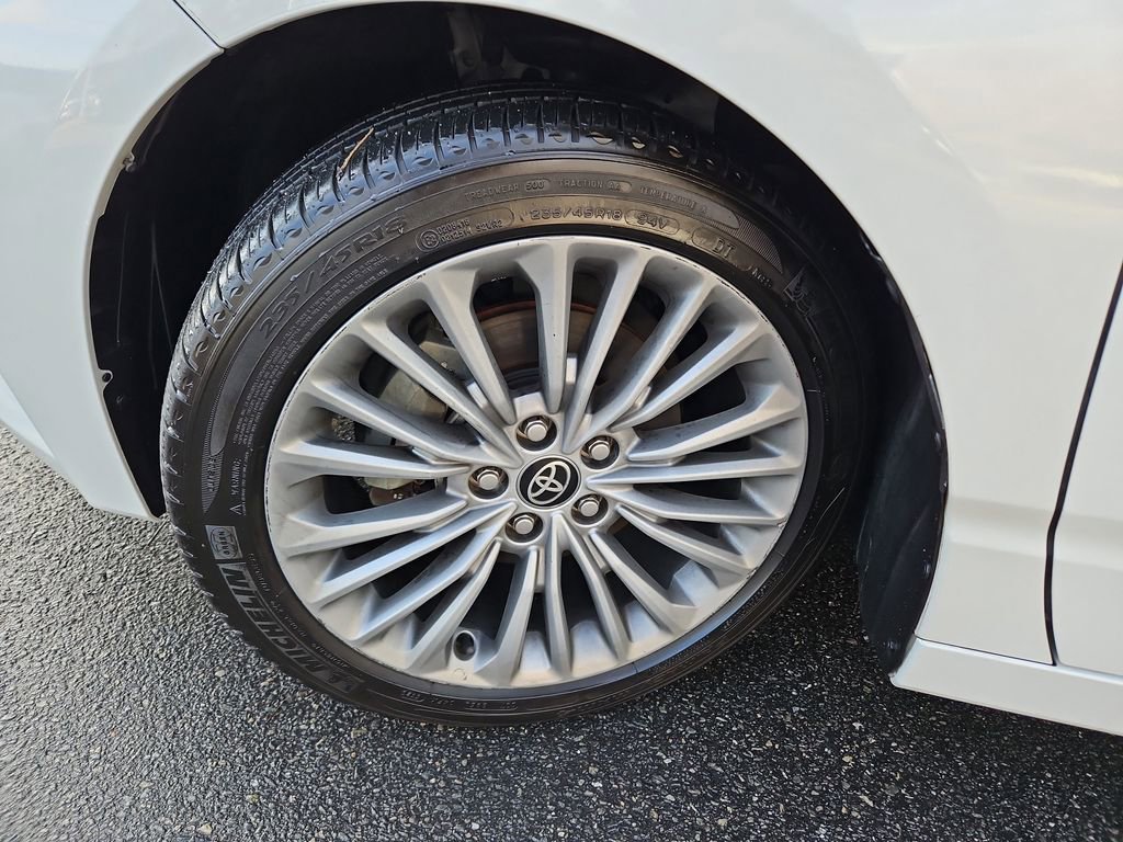Used 2021 Toyota Avalon Limited image 35