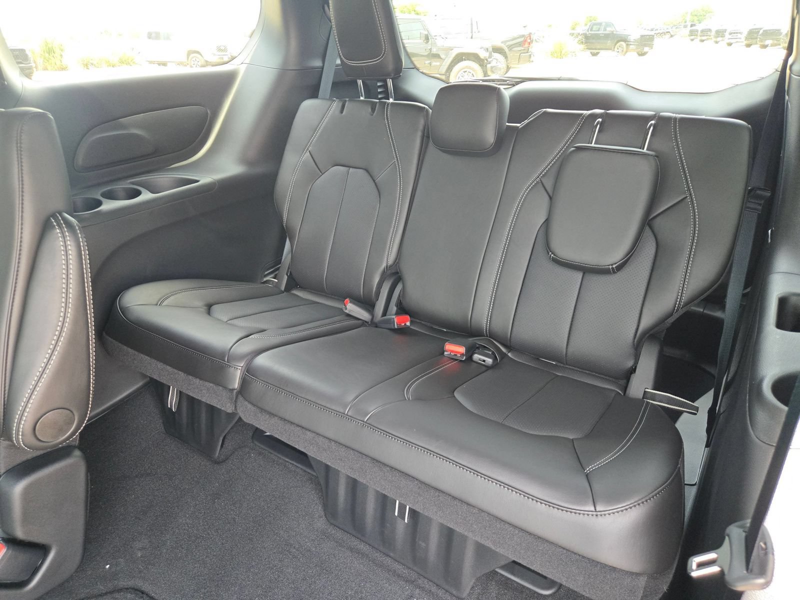 New 2027 Chrysler Pacifica Select FWD image 13
