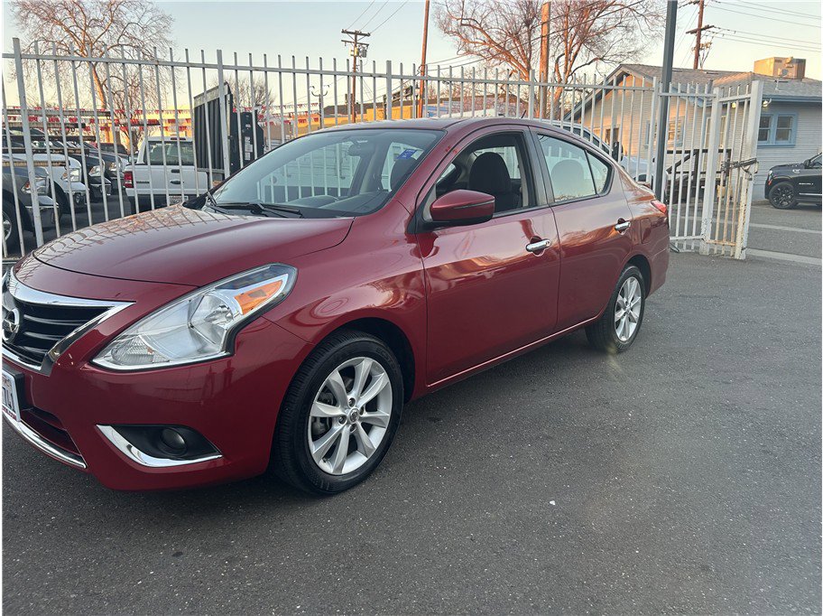 Used 2015 Nissan Versa SL image 3