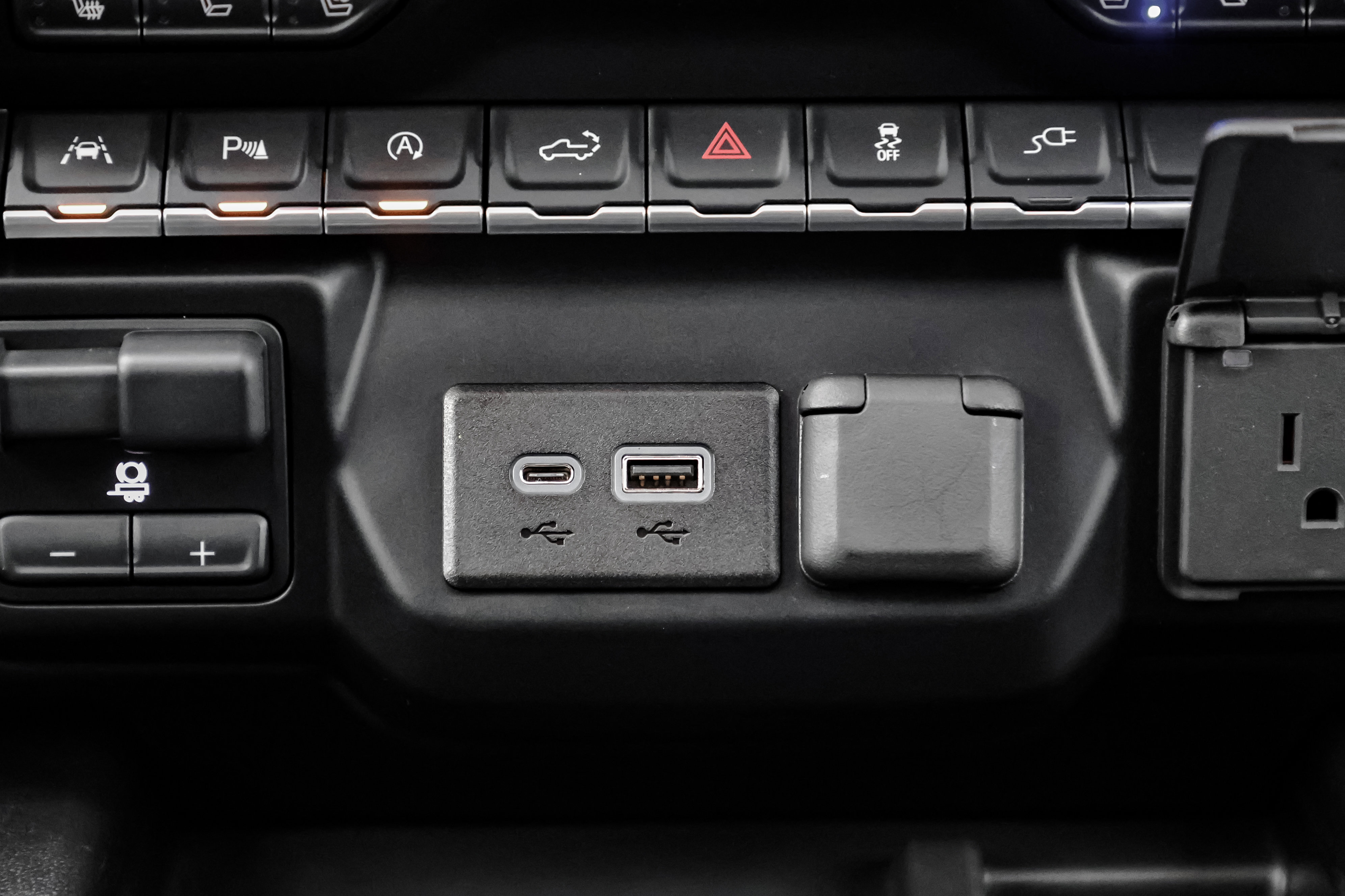 Used 2019 Chevrolet Silverado 1500 High Country w/ Technology Package image 36