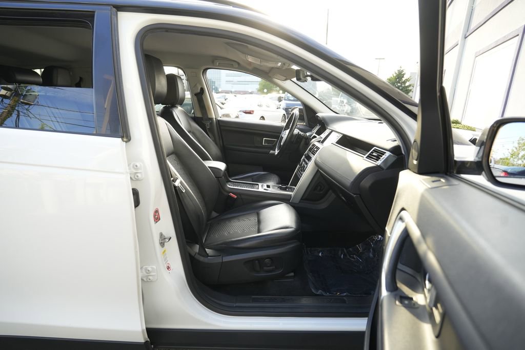 Used 2019 Land Rover Discovery Sport SE AWD/4WD image 30