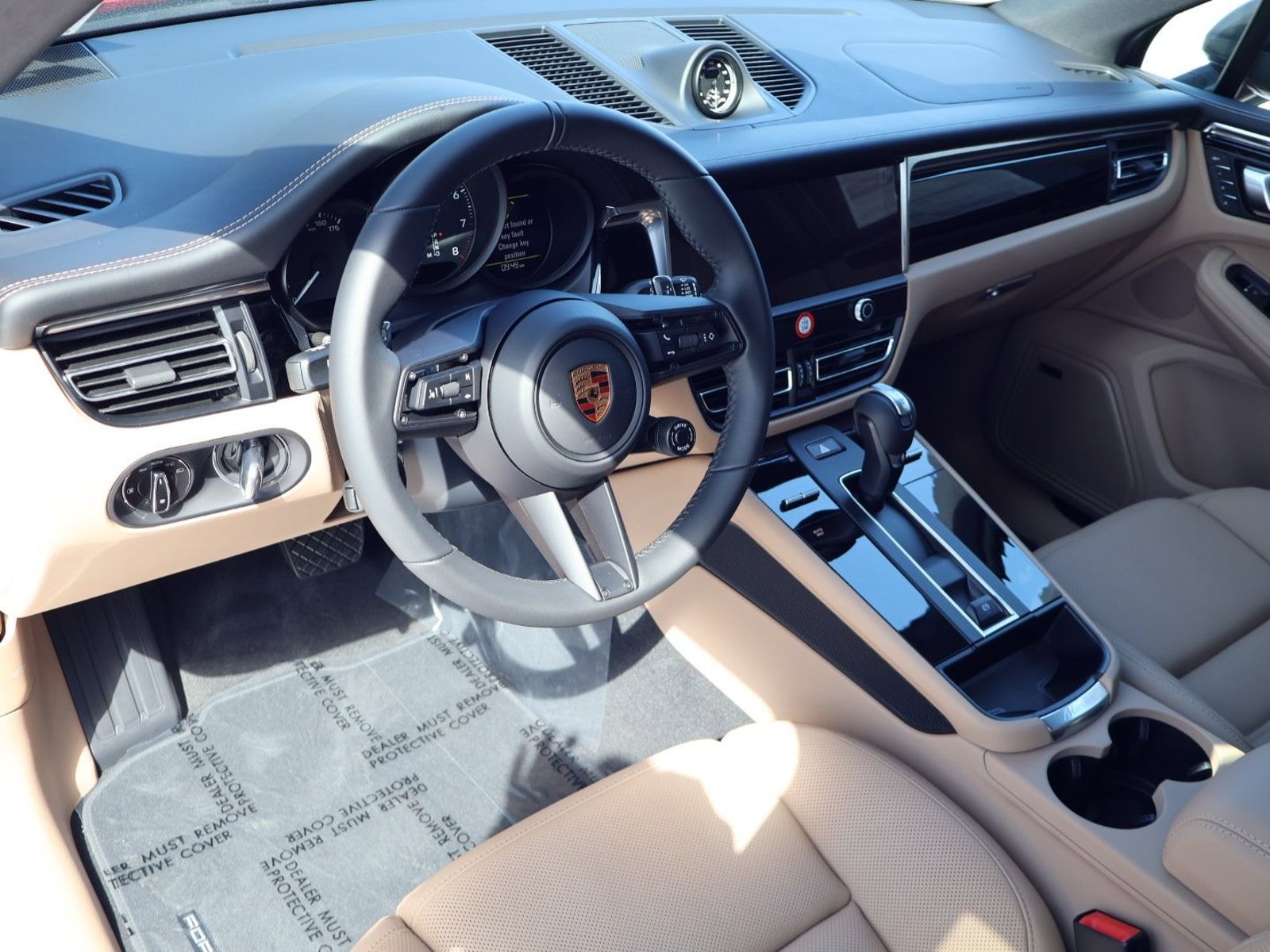 New 2026 Porsche Macan Turbo AWD/4WD image 4