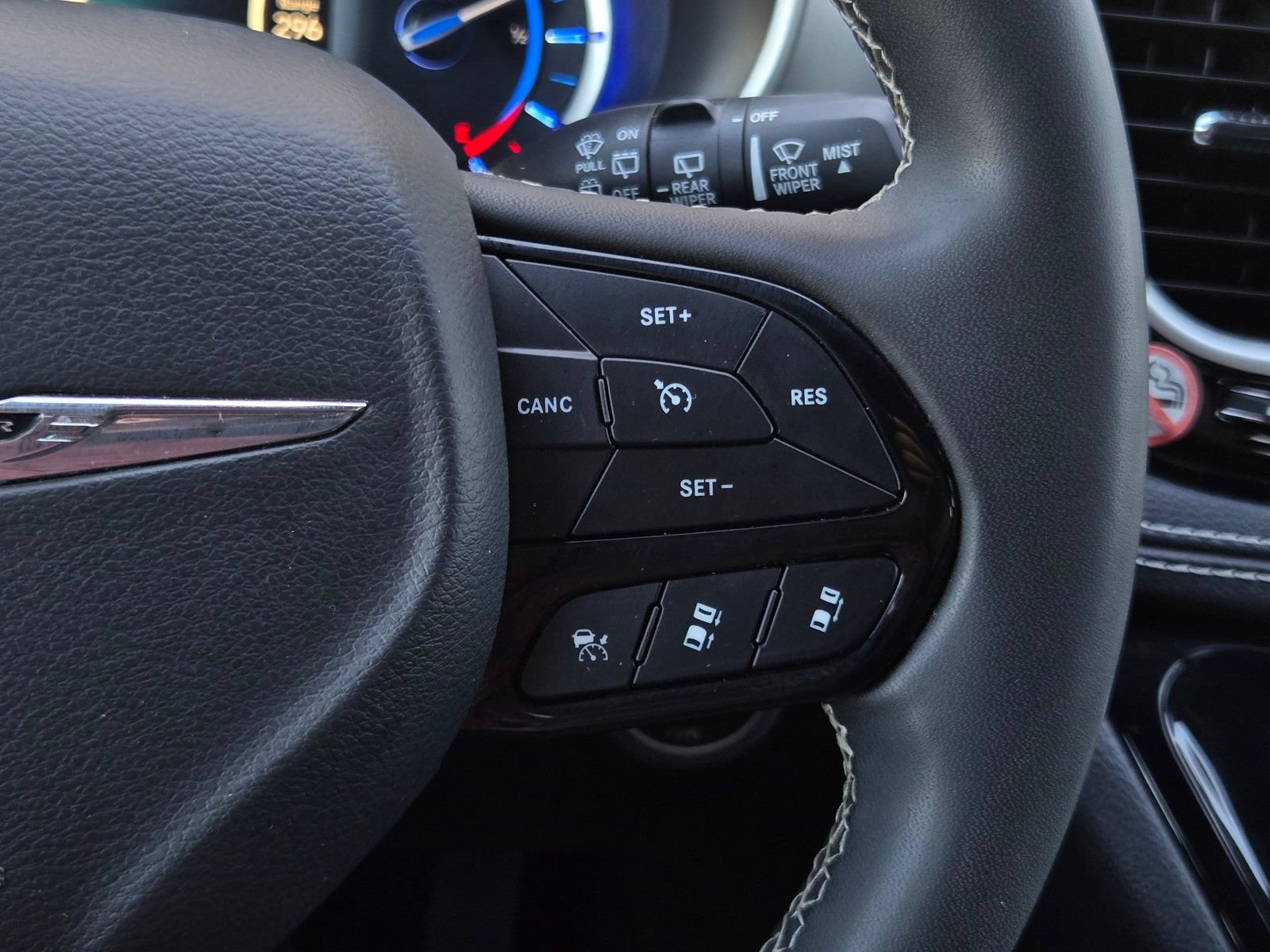Used 2024 Chrysler Pacifica Limited FWD image 20
