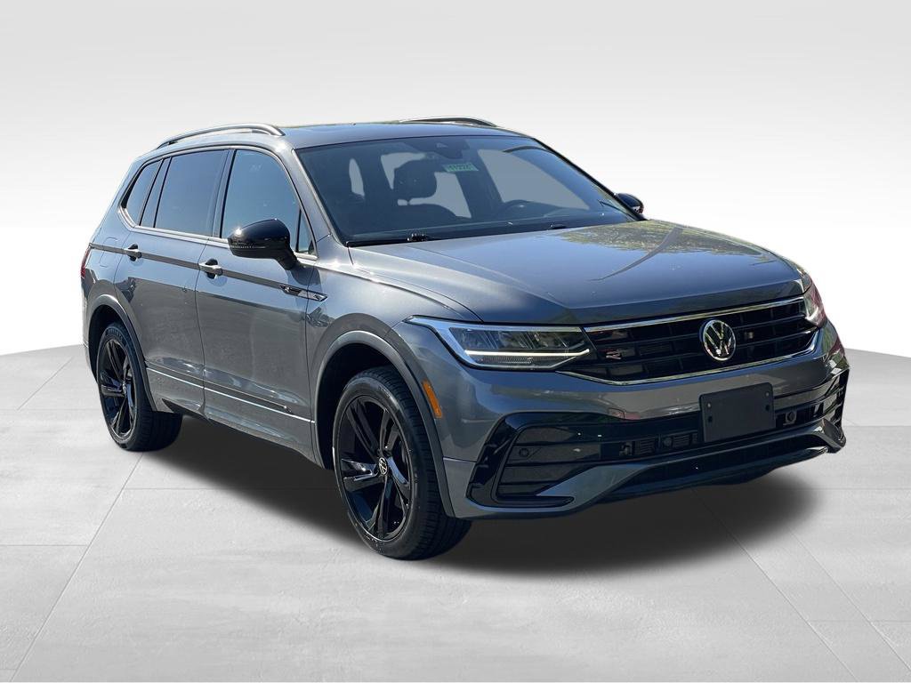 Used 2024 Volkswagen Tiguan SE R-Line AWD/4WD image 3