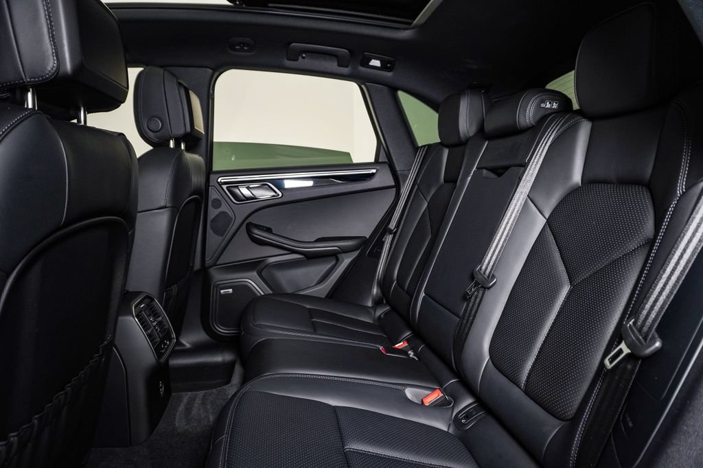 Used 2024 Porsche Macan S AWD/4WD image 17