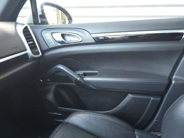 Used 2014 Porsche Cayenne S image 16
