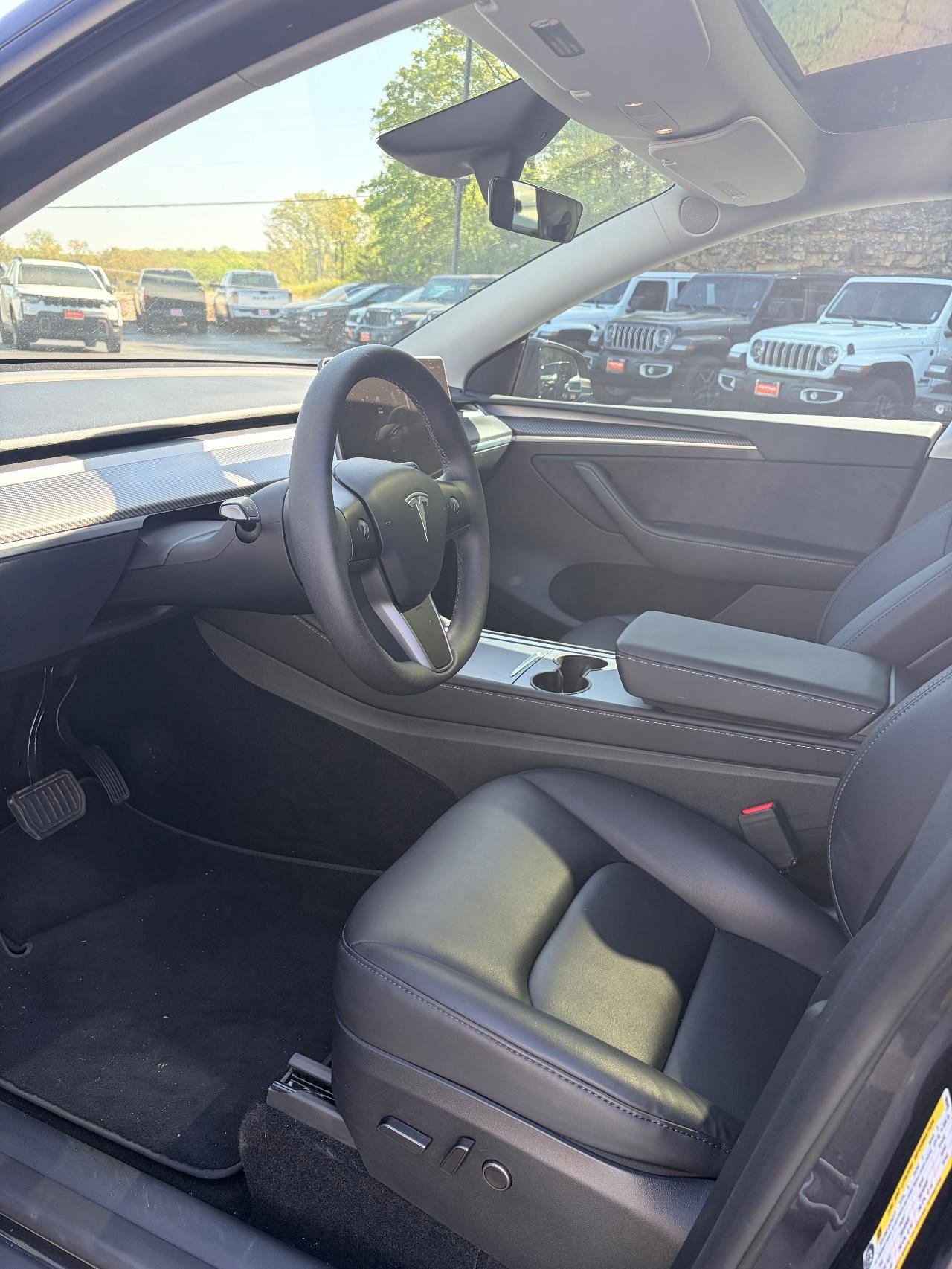Used 2024 Tesla Model Y Long Range AWD/4WD image 11