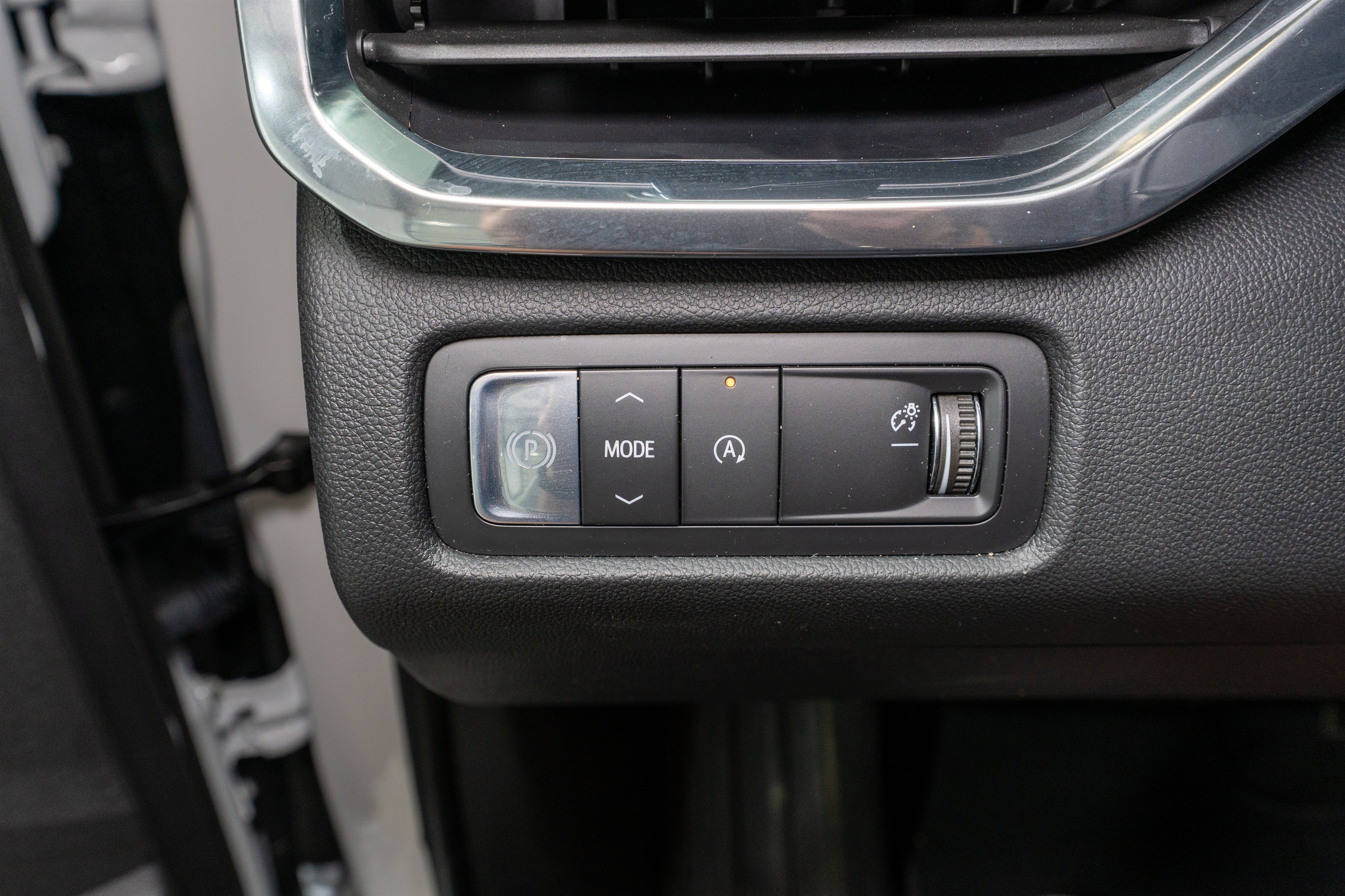 Used 2026 GMC Acadia Elevation w/ Elevation Premium Package FWD image 30