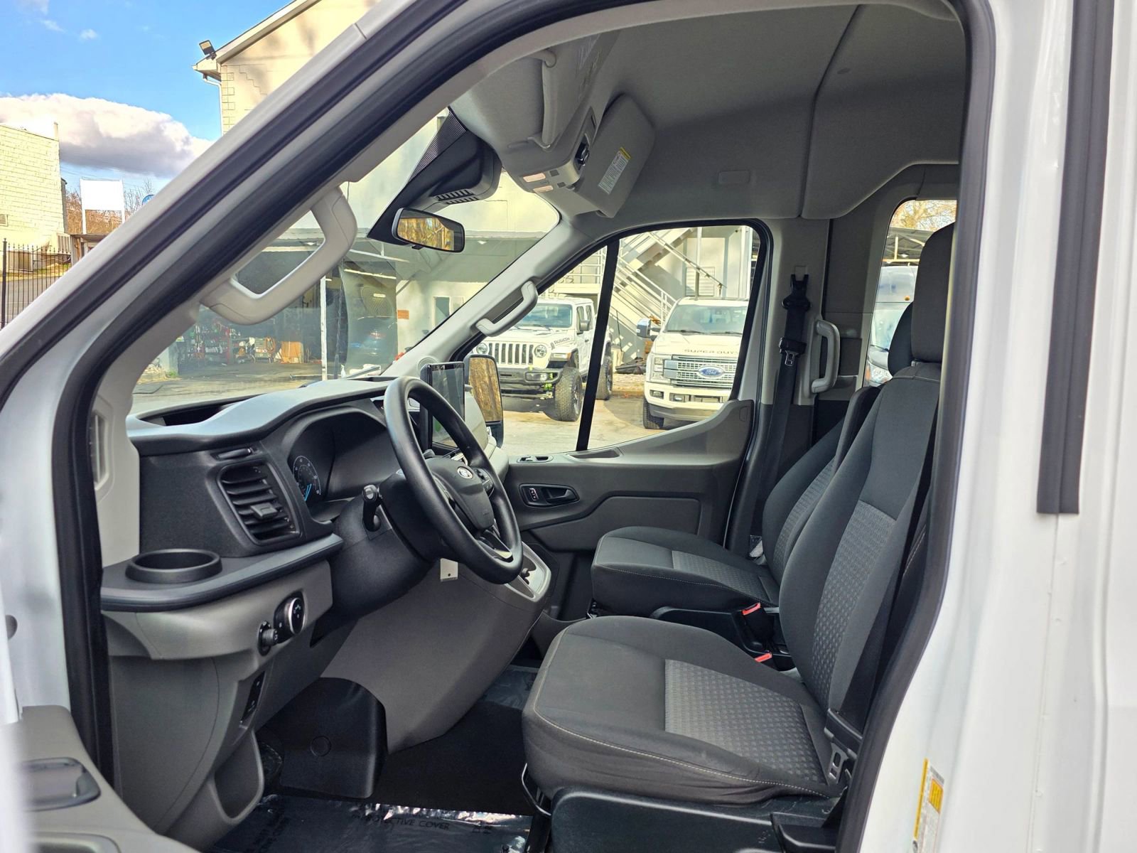 Used 2023 Ford Transit 350 XLT RWD image 12