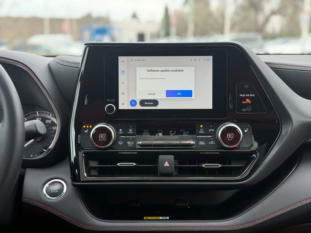 Certified 2023 Toyota Highlander XSE image 28