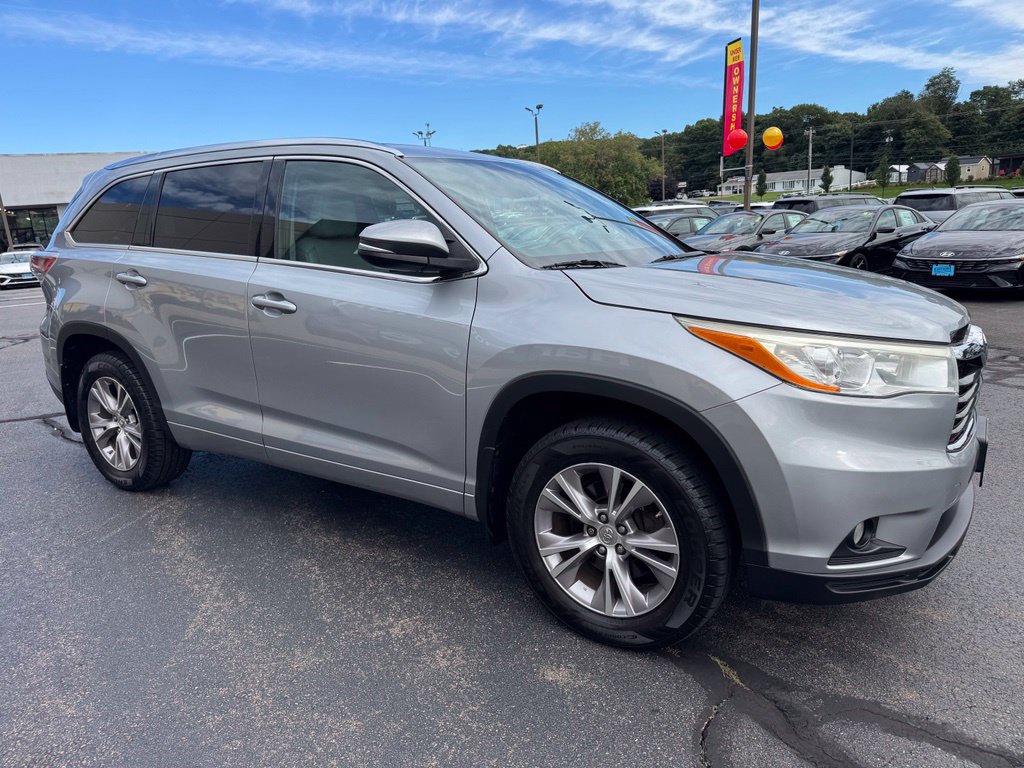 Used 2014 Toyota Highlander XLE AWD/4WD image 3