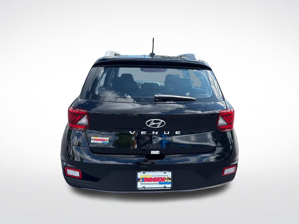 Used 2024 Hyundai Venue SEL FWD image 4