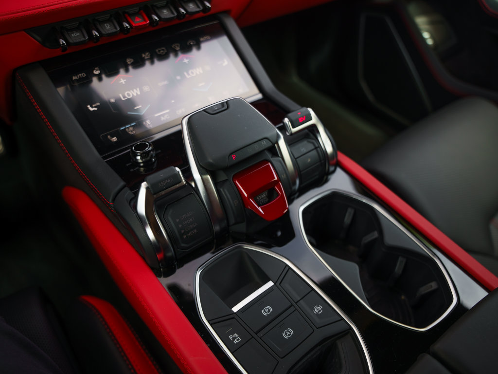 Used 2025 Lamborghini Urus SE AWD/4WD image 13