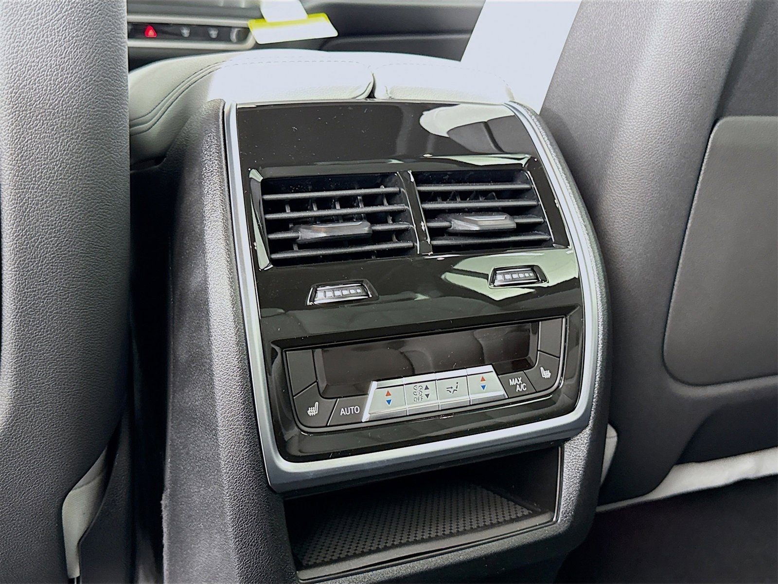 New 2026 BMW X7 xDrive40i w/ Executive Package image 27