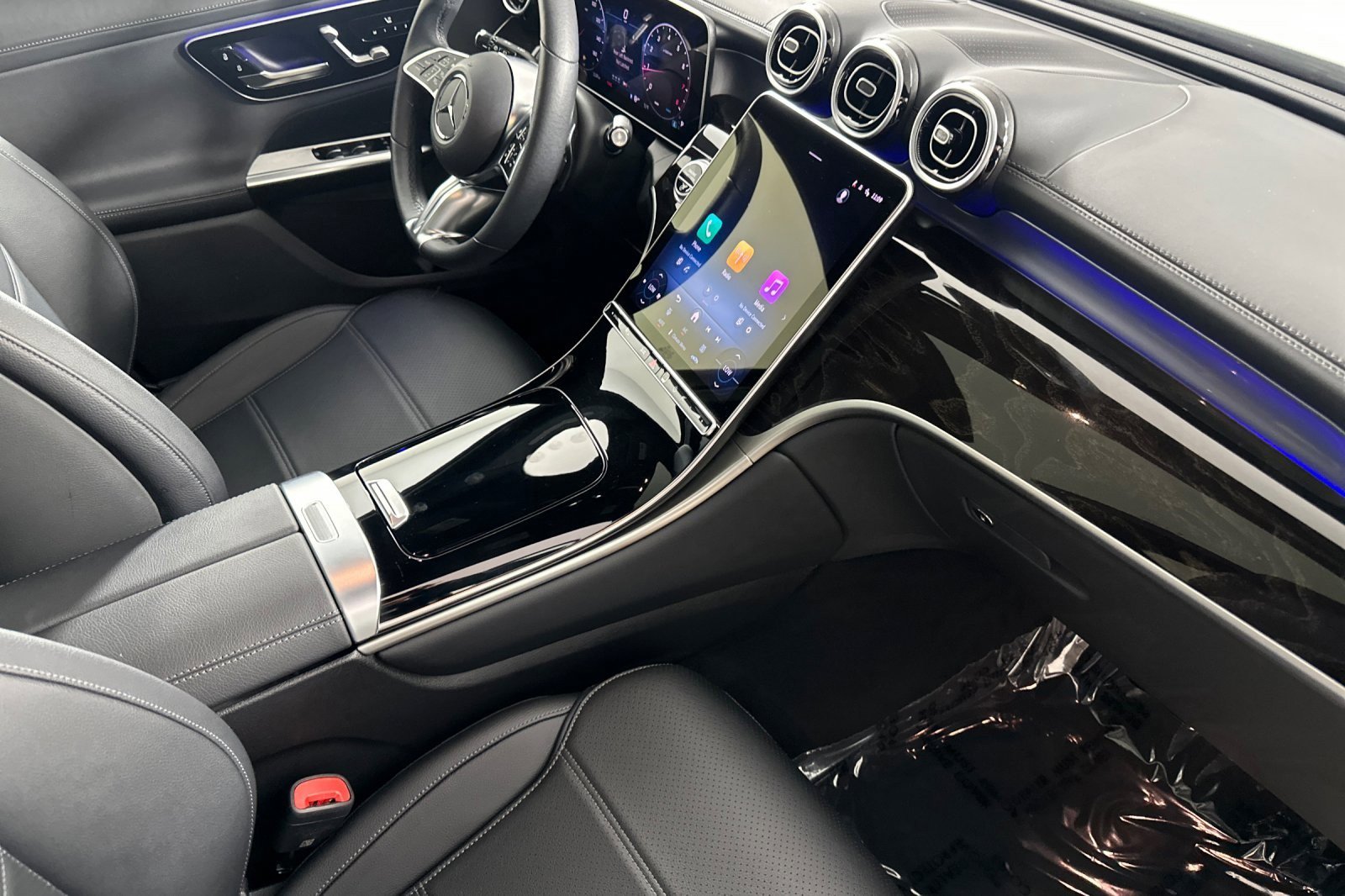 Used 2025 Mercedes-Benz GLC 300 4MATIC image 15