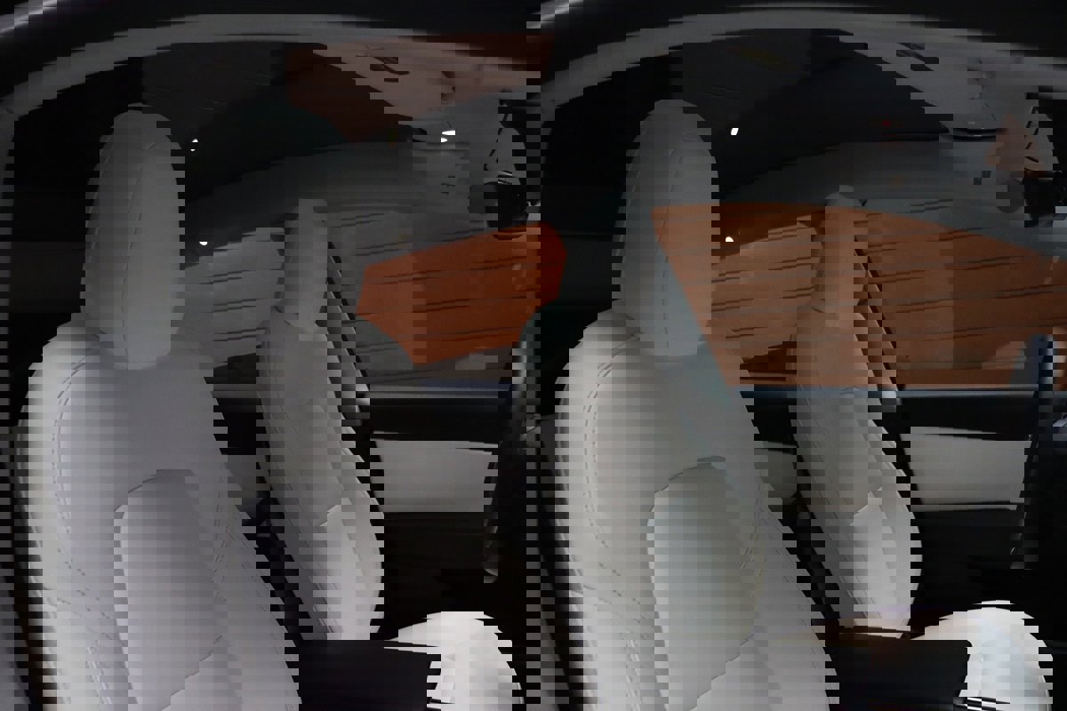 Used 2022 Tesla Model Y Long Range image 40