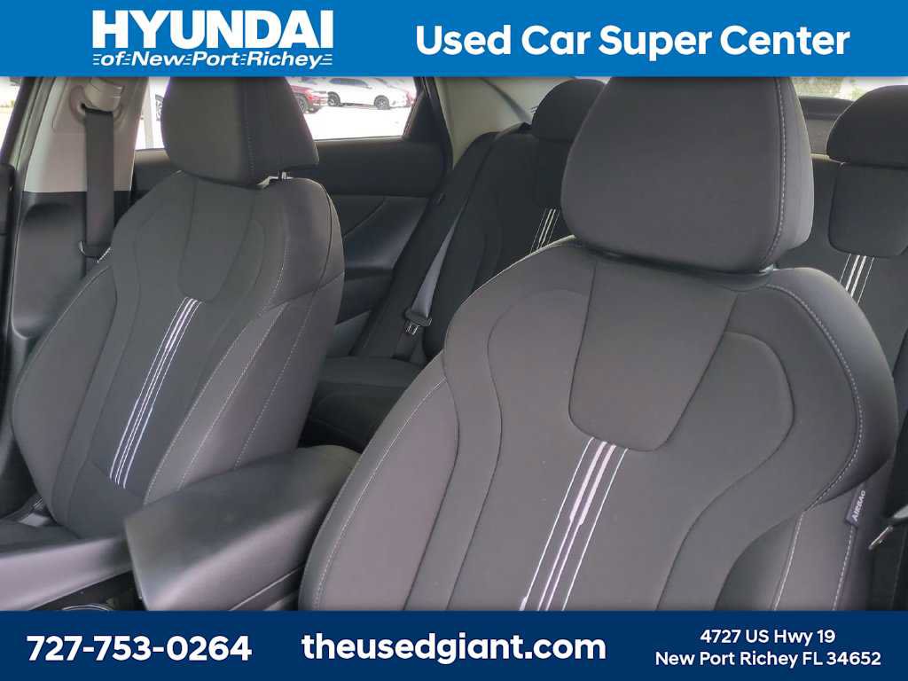 Certified 2025 Hyundai Elantra SEL FWD image 7