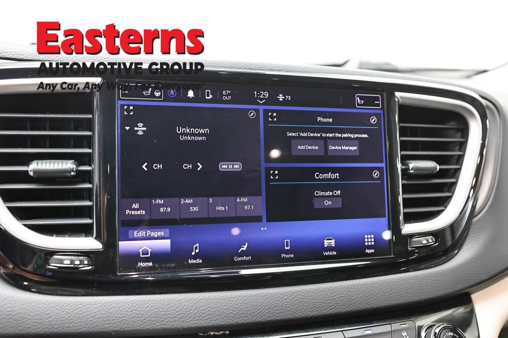 Used 2023 Chrysler Pacifica Touring-L FWD image 19