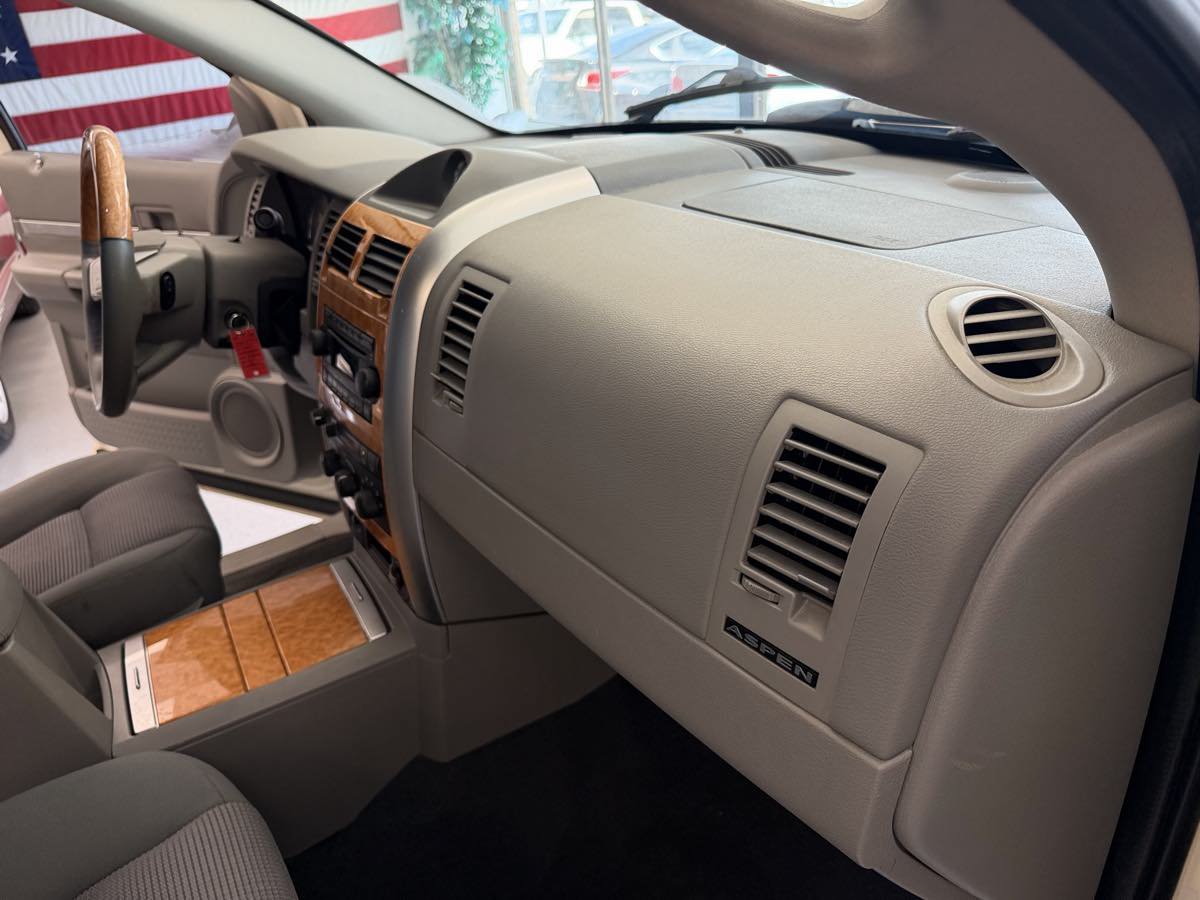 Used 2007 Chrysler Aspen Limited RWD image 14