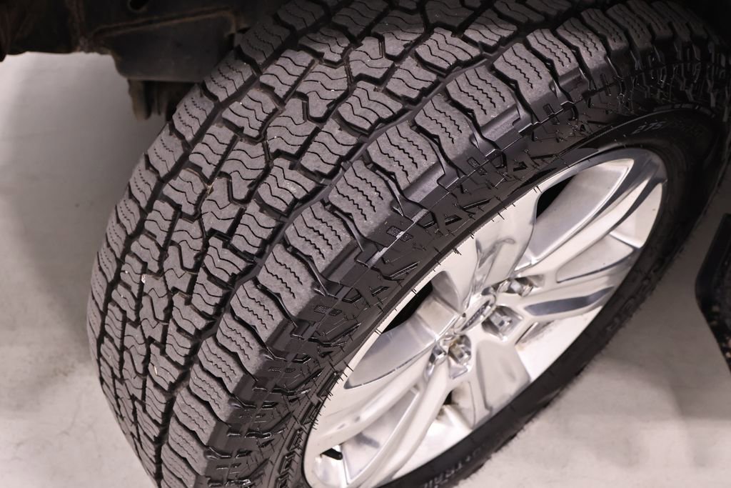 Used 2016 Ford F150 Platinum w/ Equipment Group 701A Luxury AWD/4WD image 48