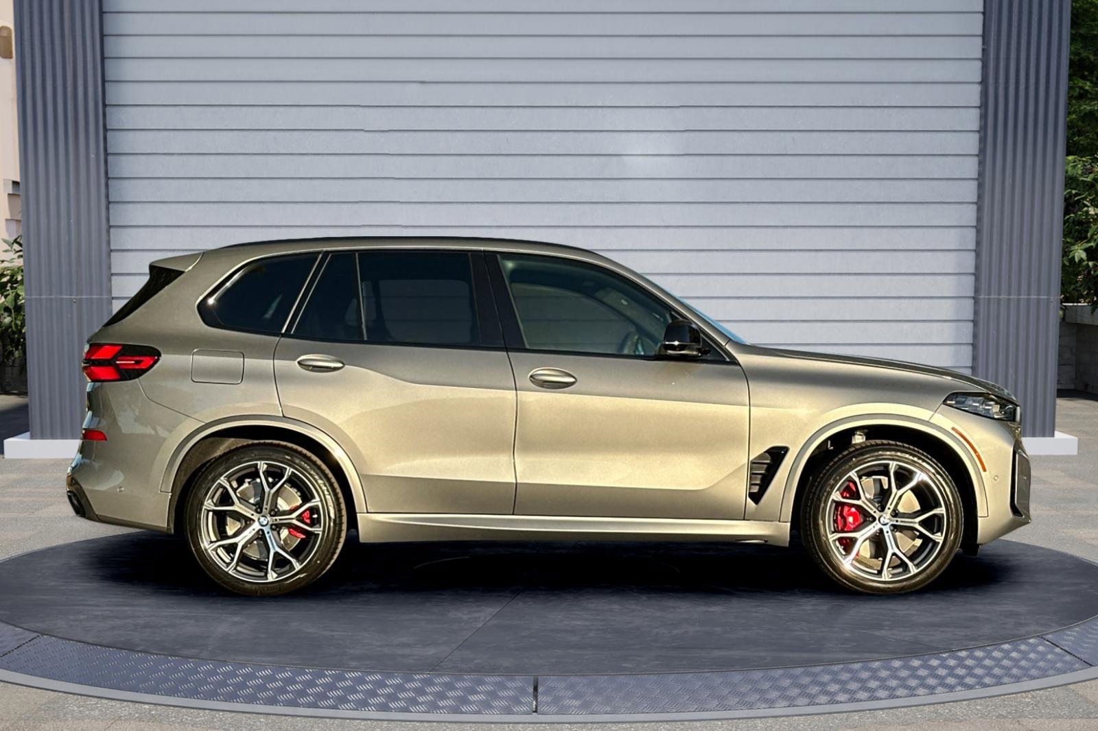 New 2026 BMW X5 M60i image 3