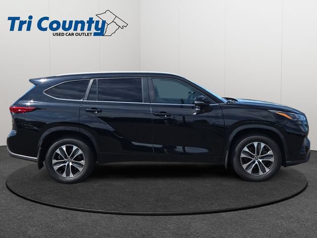 Used 2023 Toyota Highlander XLE AWD/4WD image 8