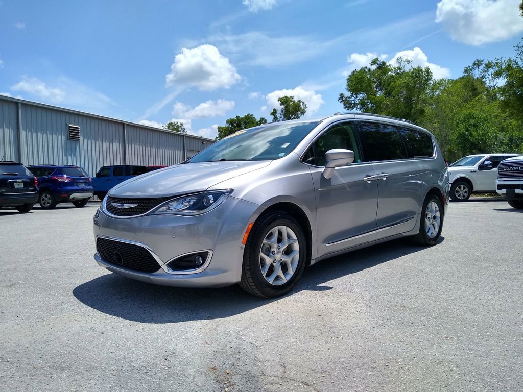 Used 2019 Chrysler Pacifica Touring-L Plus w/ Advanced Safetytec Group FWD image 2