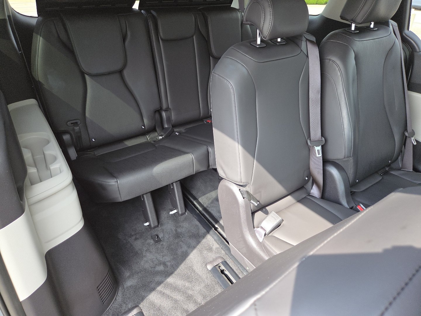 Used 2024 Kia Carnival EX FWD image 22