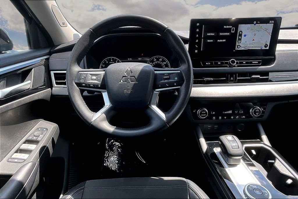 Used 2025 Mitsubishi Outlander SE FWD image 8