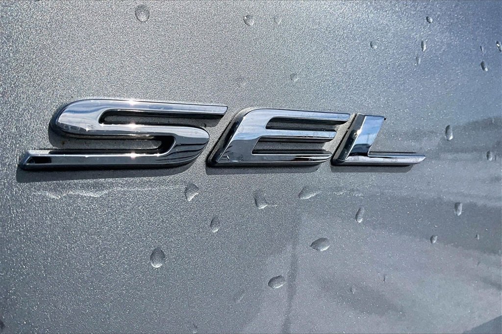 Used 2024 Ford Edge SEL image 8