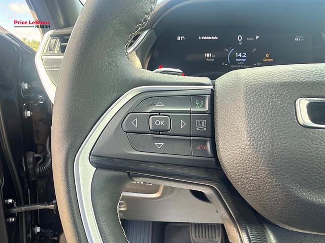 Used 2025 Jeep Grand Cherokee Altitude AWD/4WD image 22