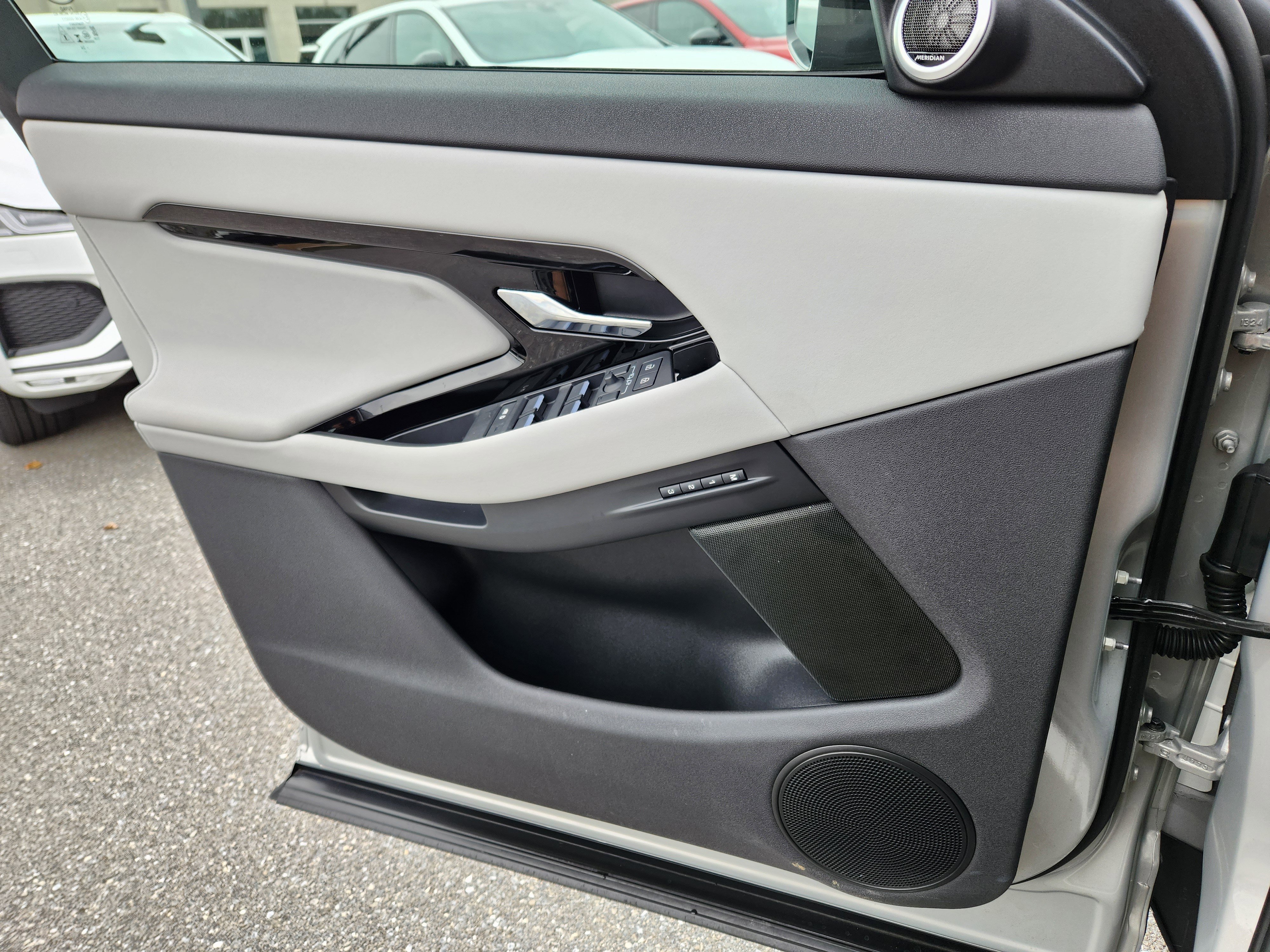 Certified 2025 Land Rover Range Rover Evoque S image 23