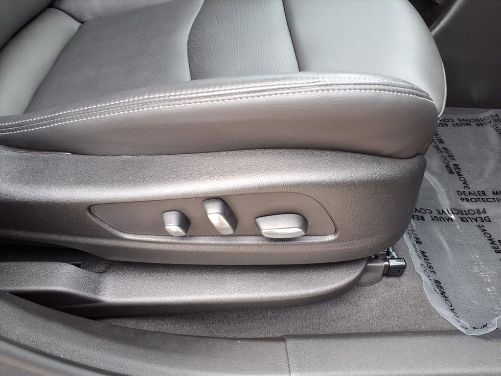 Used 2025 Cadillac XT6 Premium Luxury FWD image 10