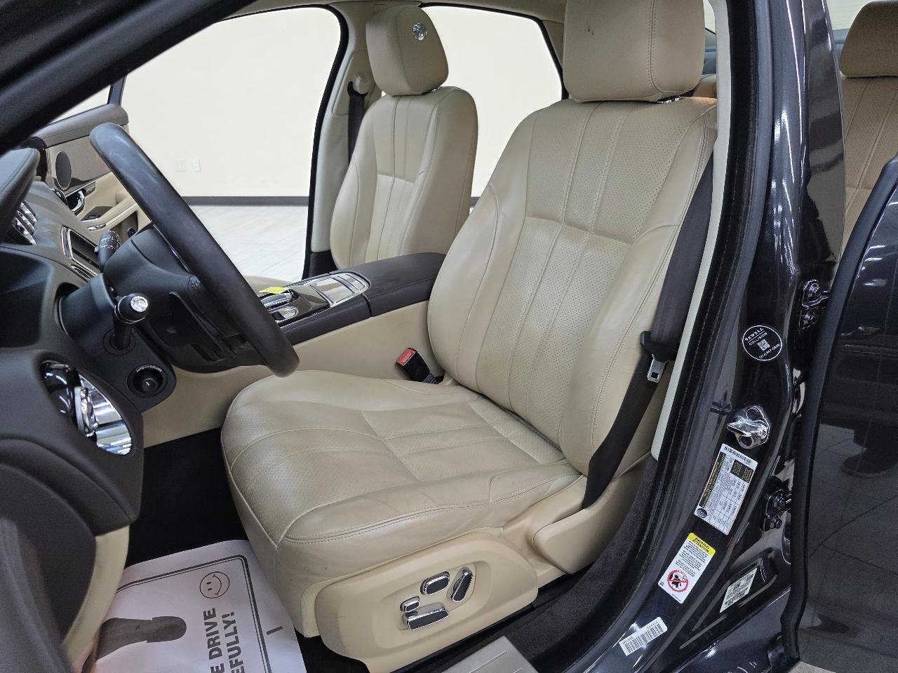 Used 2012 Jaguar XJ RWD image 17