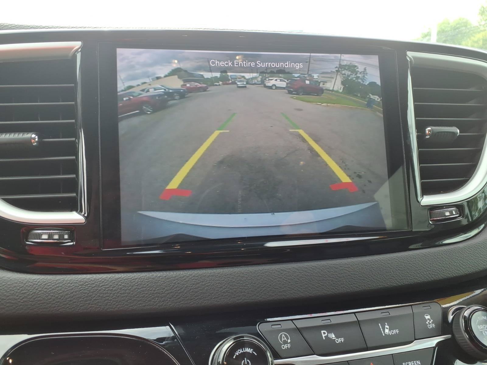 Used 2024 Chrysler Pacifica Touring-L FWD image 25