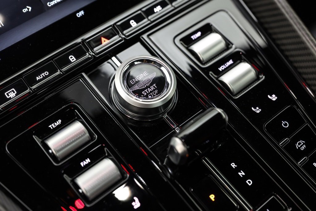 Used 2025 Aston Martin DB12 Coupe image 15