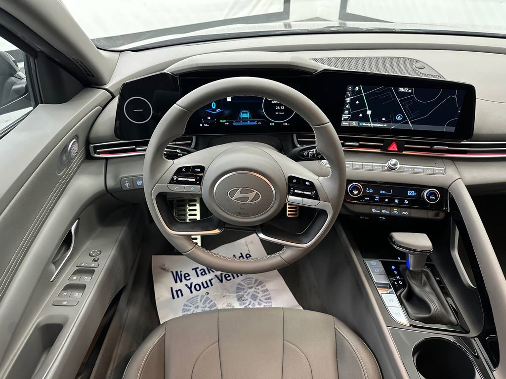 Used 2025 Hyundai Elantra SEL FWD image 21
