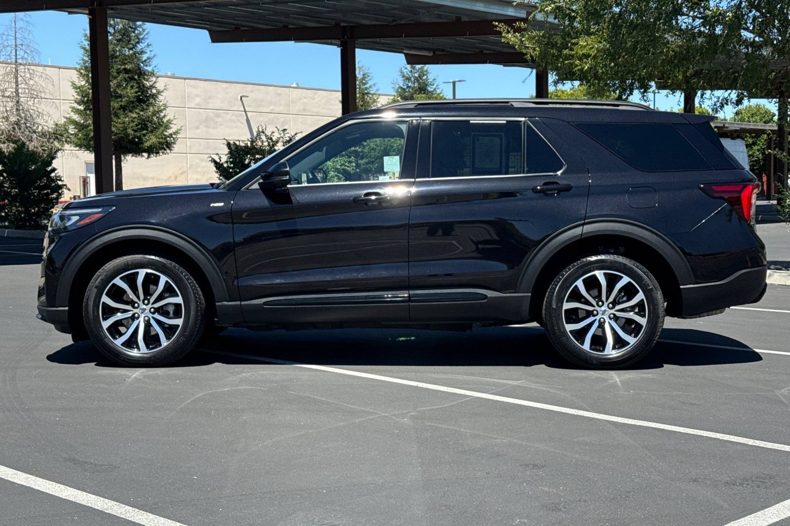 Used 2025 Ford Explorer ST-Line AWD/4WD image 14