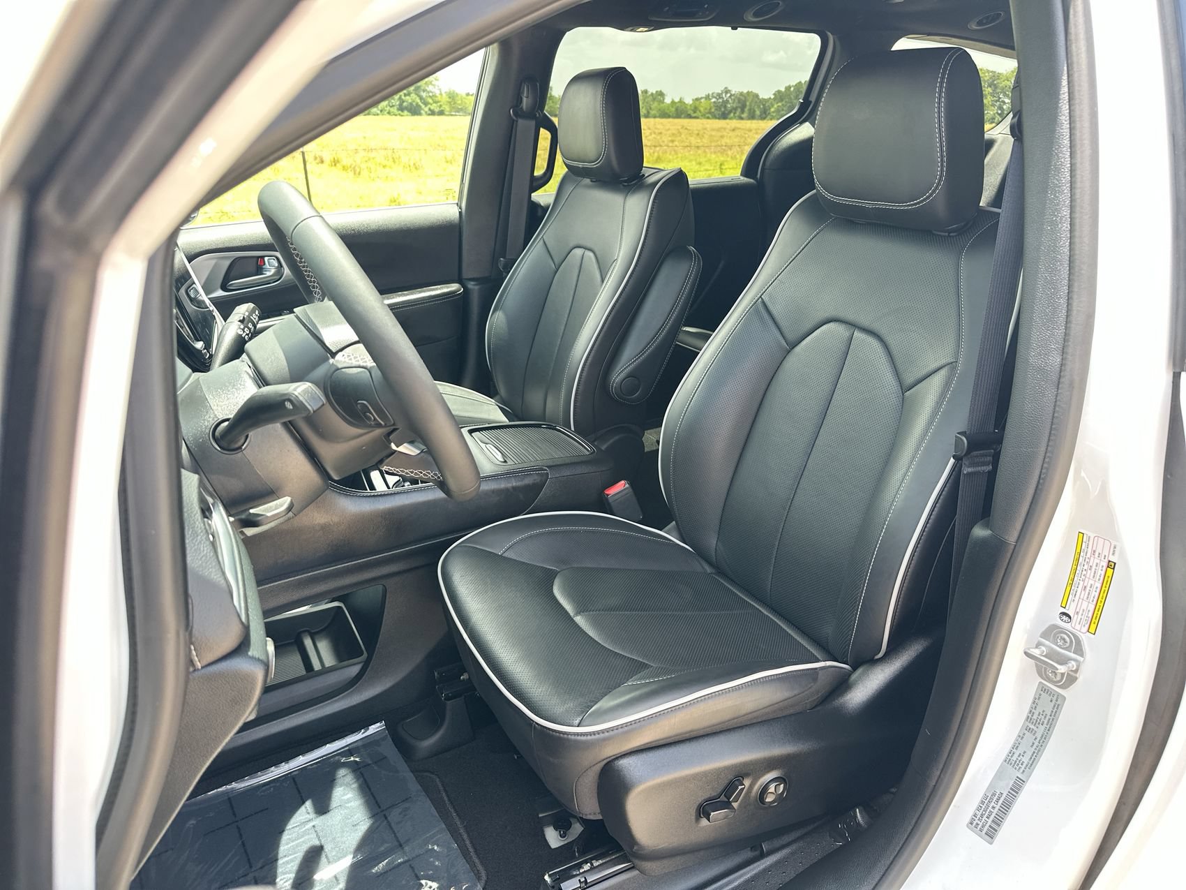 Used 2026 Chrysler Pacifica Limited AWD/4WD image 11