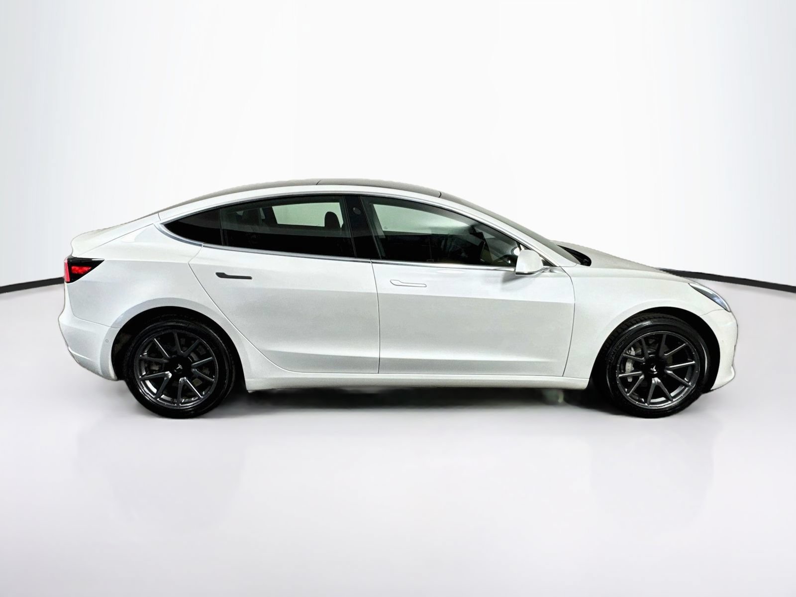 Used 2020 Tesla Model 3 Standard Range RWD image 8