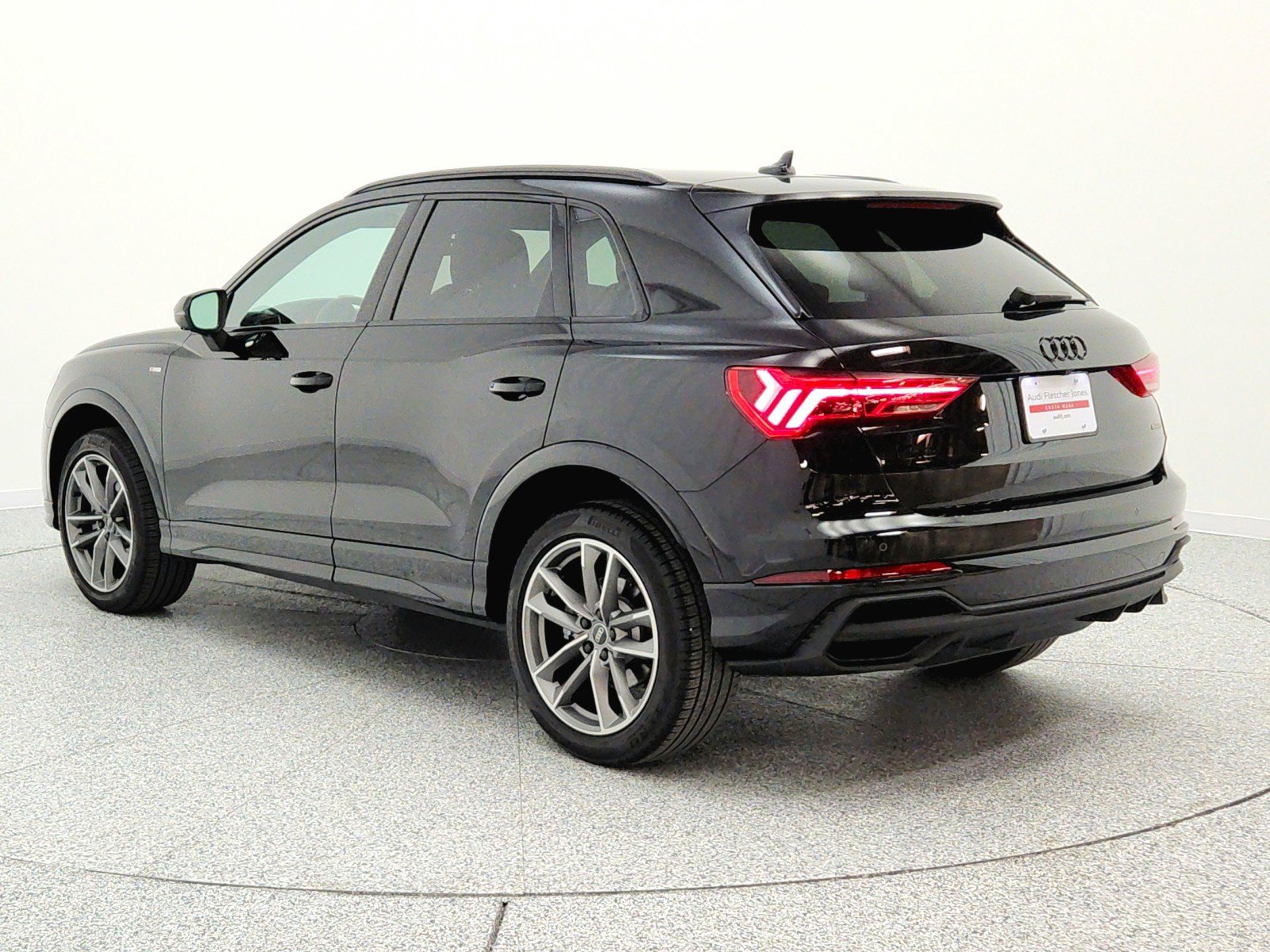Used 2023 Audi Q3 2.0T Premium w/ Black Optic Sport Package AWD/4WD image 7