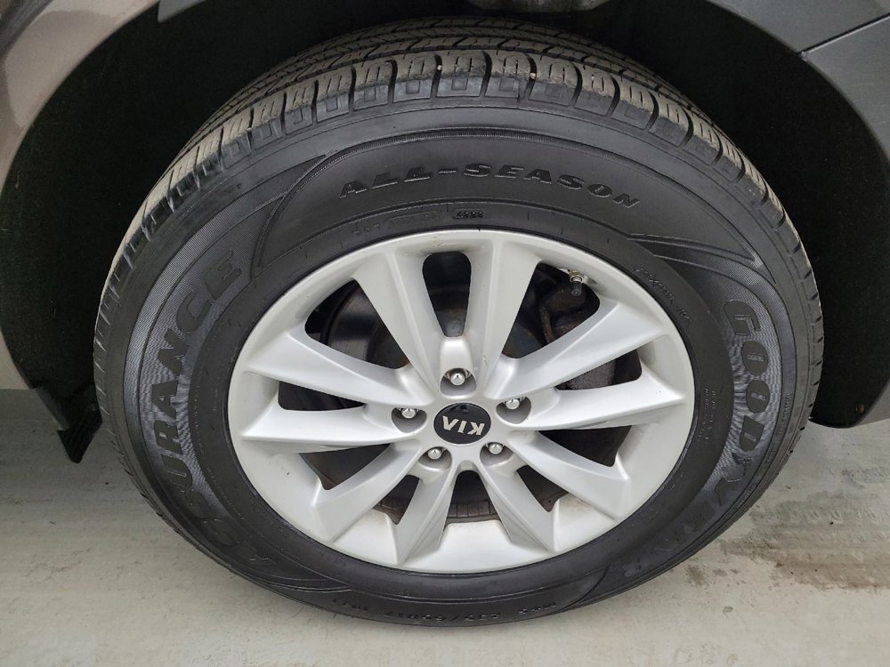 Used 2019 Kia Sorento LX image 31