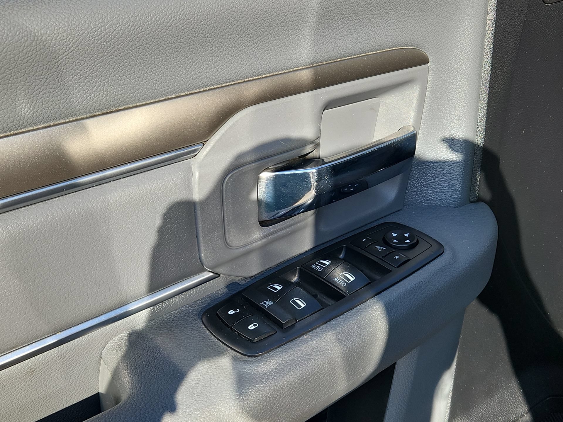 Used 2018 RAM 3500 Big Horn RWD image 15