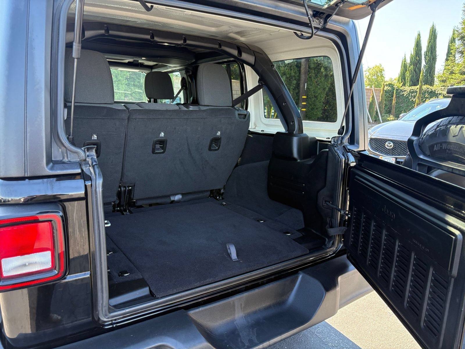 Used 2025 Jeep Wrangler Unlimited Sport AWD/4WD image 30