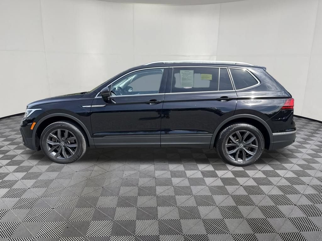 Used 2023 Volkswagen Tiguan SE w/ Panoramic Sunroof Package FWD image 8