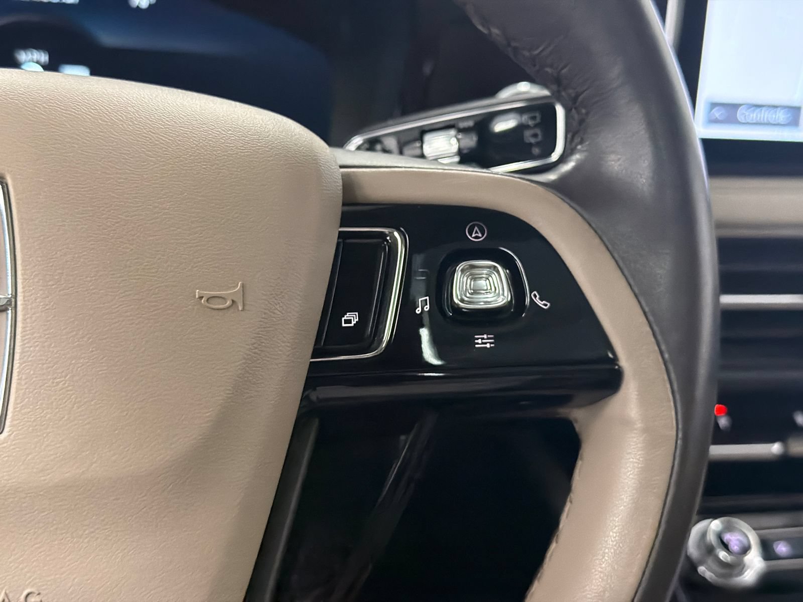 Used 2021 Lincoln Corsair Reserve AWD/4WD image 24