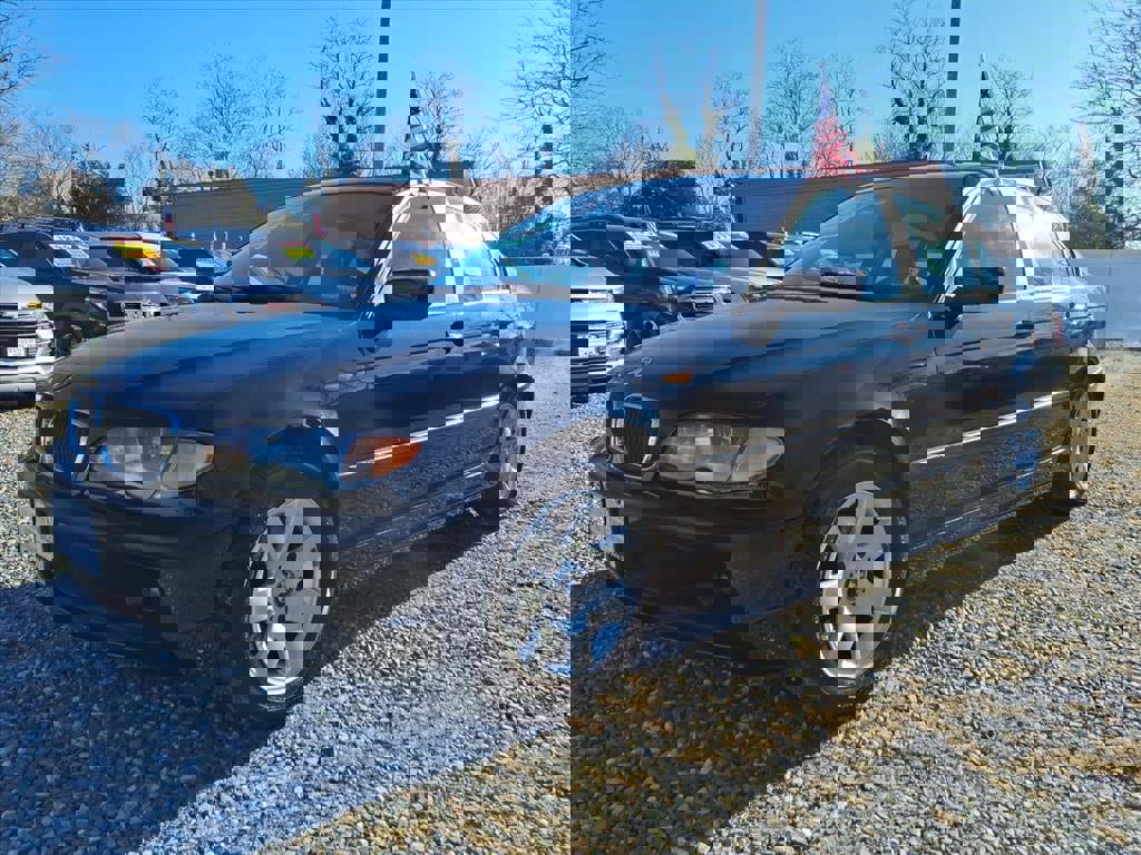 Used 2005 BMW 325i Sedan image 5