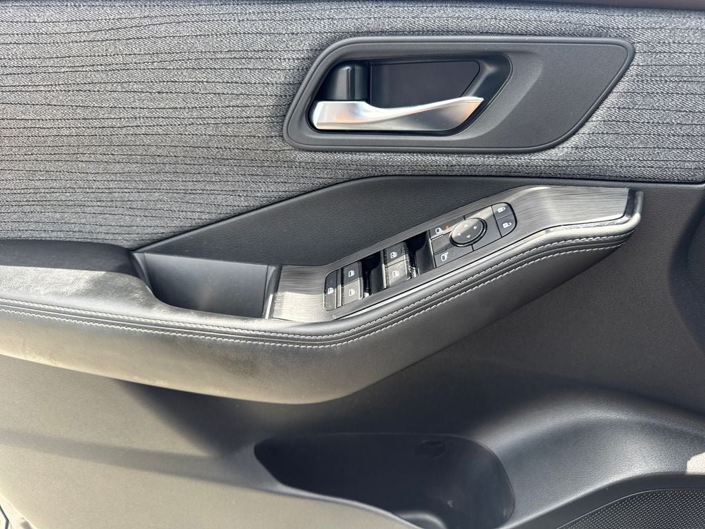 Used 2023 Nissan Rogue SV FWD image 15